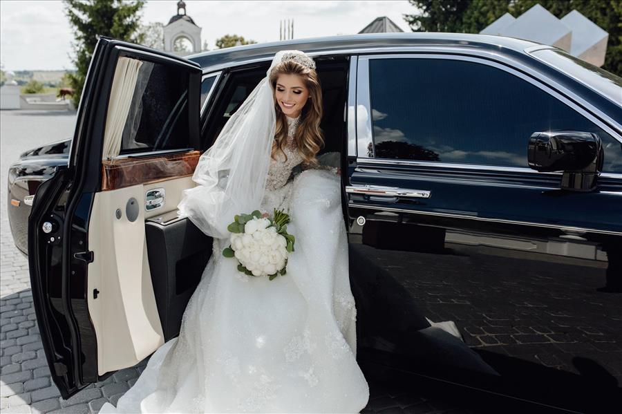 Wedding Transportation in Middleton, WI